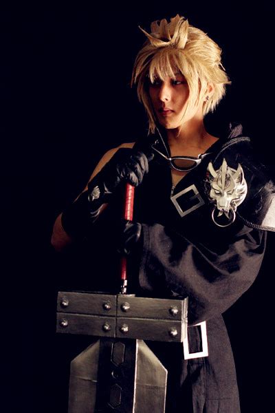 Final Fantasy Cosplay: Final Fantasy VII Advent Children Cloud Cosplay