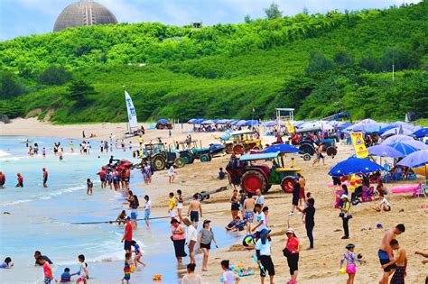 Kenting beaches packed with microplastic debris - Taipei Times