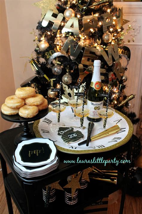 Simple New Year's Eve Party | NYE party inspiration! - LAURA'S little PARTY