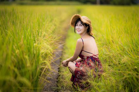 Photos Brunette girl Bokeh Human back Hat young woman 2560x1706