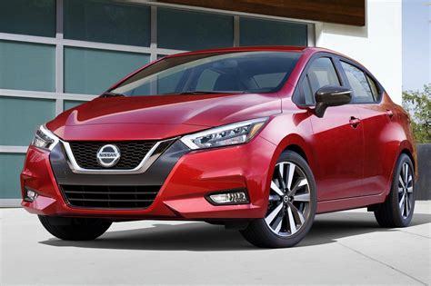 Nissan Versa 2020 chega com uma 'mistura' de Sentra e Kicks - Estradas