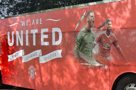 Manchester United leave for Wembley in their new team bus - Irish ...