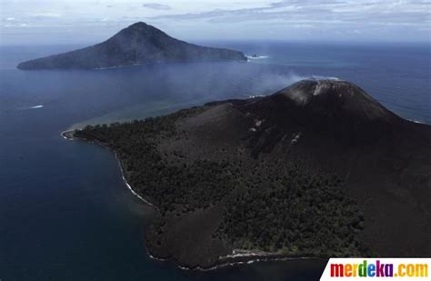 Pesona keindahan gunung berapi Anak Krakatau