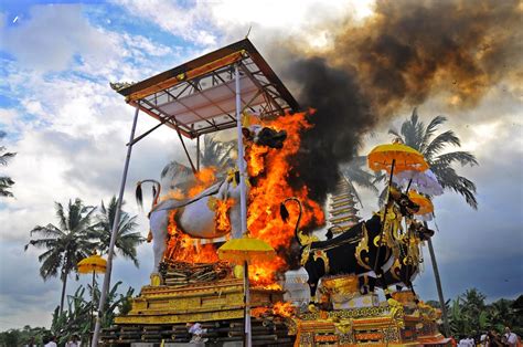 Bali Indonesia Holiday Travels: Ngaben, Funeral Ritual to The Next Life