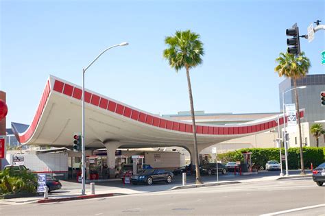 A Newfound Appreciation for Googie Architecture – SURFACE