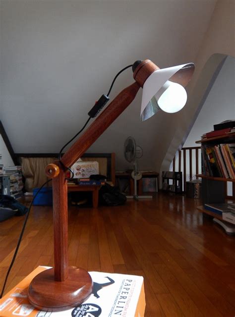 Lampe de bureau par Nicoel sur L'Air du Bois
