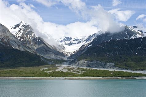 Glaciers: Earth’s Rivers of Ice - Beyond Penguins and Polar Bears