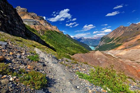 10 Classic Canadian Hiking Trails