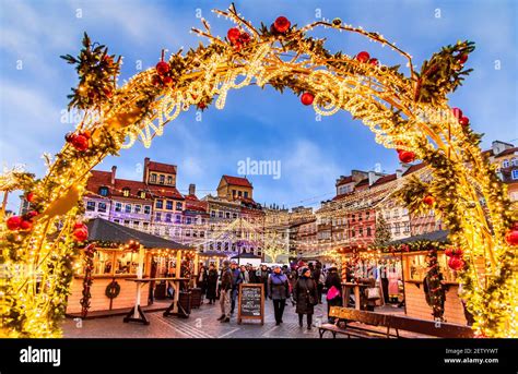 Warsaw, Poland - December 2019: Christmas Market in Warsaw, old Town Square Stock Photo - Alamy