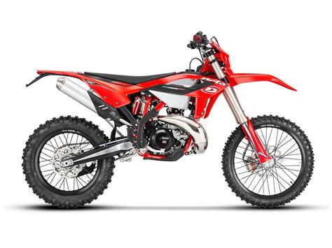 2023 Beta Two-Stroke and Four-Stroke Off-Road Bikes First Look | Dirt Rider