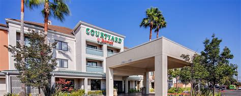 Oakland Airport Hotels | Courtyard Oakland Airport