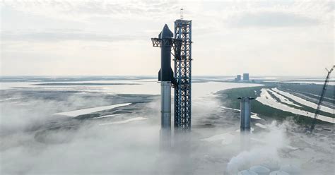 Epic Photos of SpaceX's Massive Starship Rocket on Launch Pad | PetaPixel