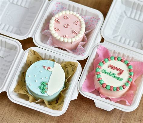 Made some christmas themed korean bento / lunch box cakes! (Recipe link in bio :) ) : r/Baking