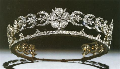 Tiara originally belonging to Queen Mary's mother - the Duchess of Teck | Royal jewels, Royal ...