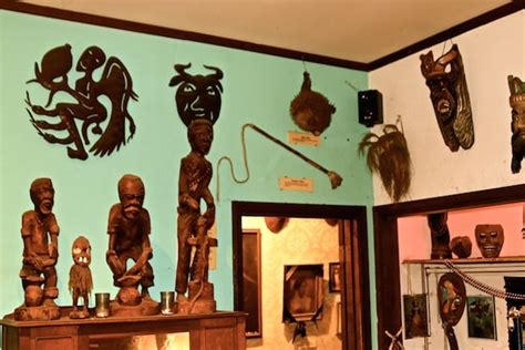 LOUISIANA: New Orleans Historic Voodoo Museum