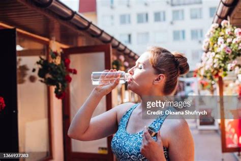 Reusable Glass Water Bottles Photos and Premium High Res Pictures - Getty Images