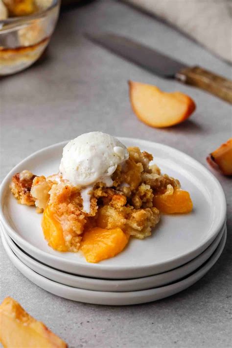 Easy 3-Ingredient Peach Cobbler With Cake Mix - Lifestyle of a Foodie