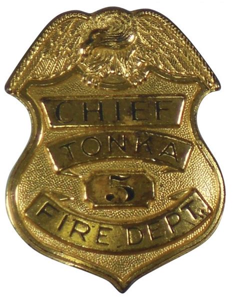 0945: Toy Fire Truck & Badge, Tonka Fire Chief Badge, # : Lot 945