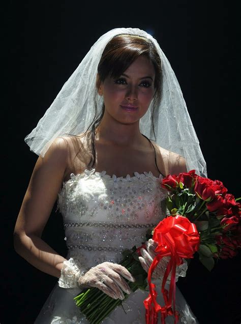 NISEWALLPAPERS: Sana Khan in Wedding Dress Photos