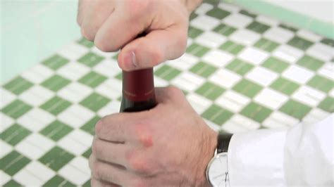 How to Use a Waiter's Corkscrew - YouTube