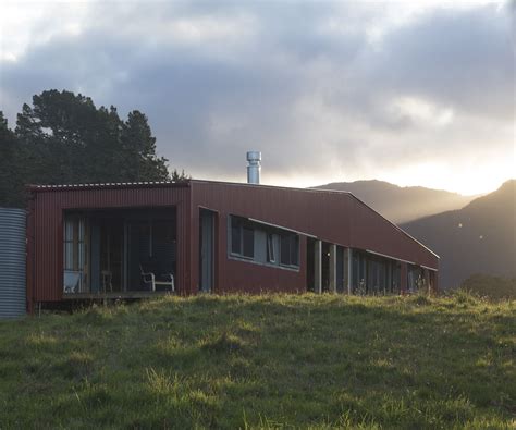 New Zealand tramping huts inspired the design of this getaway near Tairua | New zealand, Hut, Shed