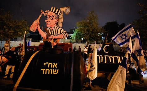 Protesters demand Netanyahu be investigated in submarine graft scandal ...