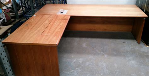Large Wooden L Shaped Office Desk - Lot 1095782 | ALLBIDS