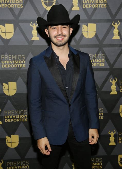 Joss Favela habla de su nominacion al Grammy y el amor | Trajes ...