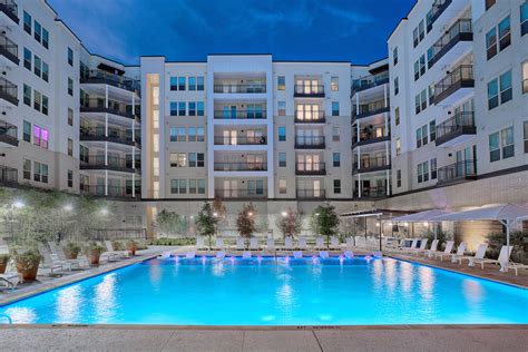 101 Center - Off Campus Luxury Living Apartments - Arlington, TX ...