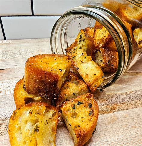 Homemade Garlic Croutons - Homemade on a Weeknight