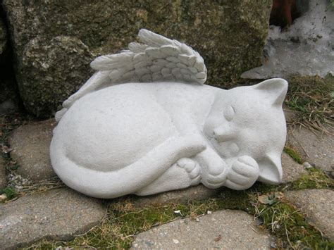 Cat Garden Statue Memorial