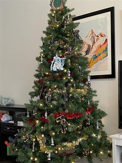 My friend has a Lord of the Rings themed Christmas tree! What do you guys think? : r/lotr