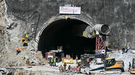 Final push to free trapped Indian tunnel workers