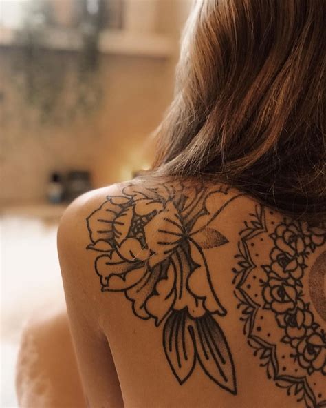 UPDATED: 65 Graceful Shoulder Tattoos for Women (August 2020)