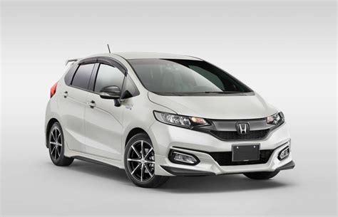 Honda Jazz Body Kit / Honda jazz 2015 gk ss styling (fibreglass).