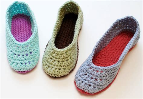 Crochet Slippers - A Free Crochet Slipper Pattern! - Petals to Picots