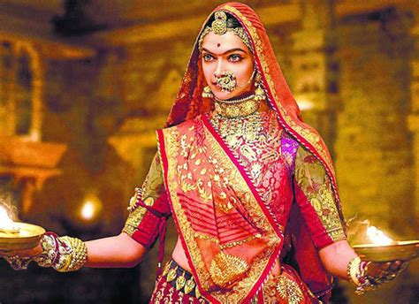 Deepika Padukone did 66 twirls in extravagant costume and jewellery for Padmavati - Bollywood ...