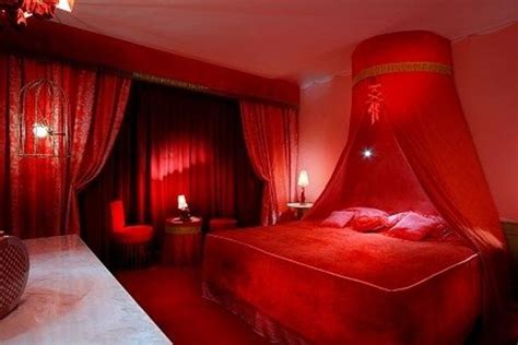 Melodina's red light | Luxusschlafzimmer, Rotes schlafzimmer, Schlafzimmer design