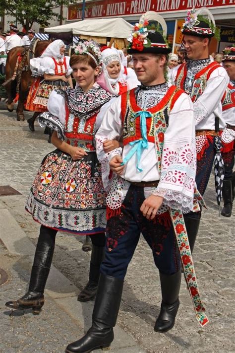 Milotický kroj. Slovácký rok Kyjov | Folk clothing, Traditional outfits ...