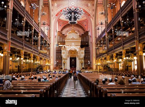 Dohany Street Synagogue (The Great Synagogue) interior in Budapest ...