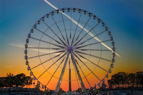 Blurry Photo Of Ferris Wheel · Free Stock Photo