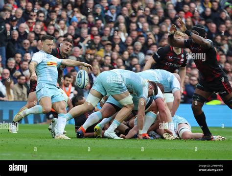 Danny Care of Harlequins and Maro Itoje of Saracens during the ...