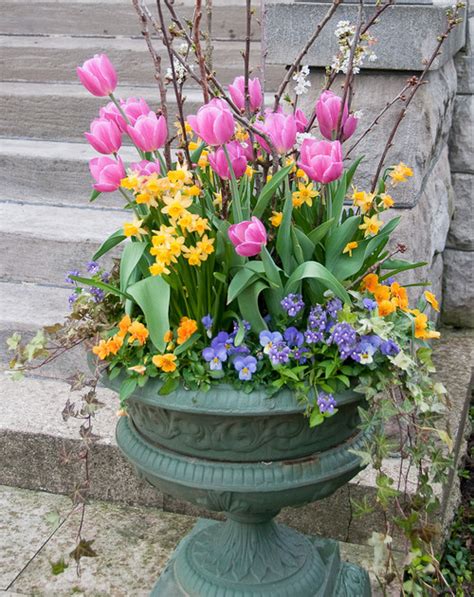 Spring Bulb Gardens to Soothe Your Soul - Town & Country Living