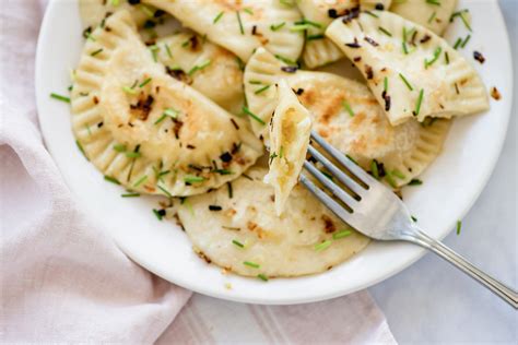 Pierogi Ruskie: Polish dumplings with potatoes and cheese - Mondomulia