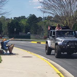 FPD Hosts Drive Through Carpool - First Presbyterian Day School