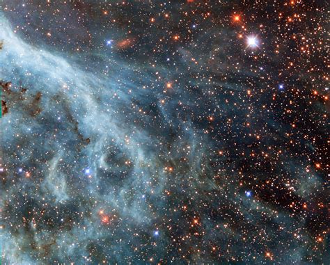 New Hubble Image: Turquoise-Tinted Plumes in the LMC