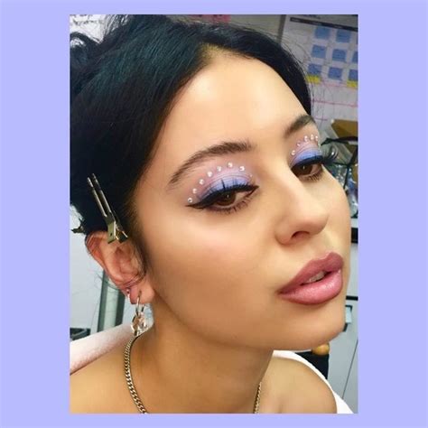 How to Do a Euphoria-inspired Makeup Look for Halloween - Savoir Flair