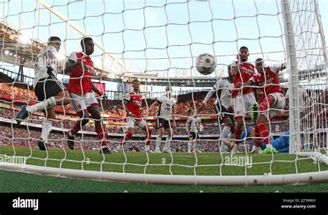 Gabriel magalhaes goal hi-res stock photography and images - Alamy