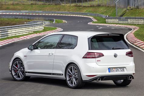 Volkswagen Golf GTI Clubsport S revealed – 310 PS hot hatch breaks ...