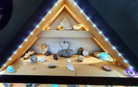 Made a display shelf for some of my favorite finds : r/Rocks